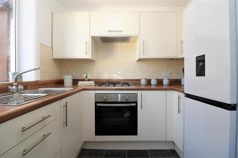 3 bedroom terraced house to rent, Earnsdale Road, Darwen, BB3 1HS