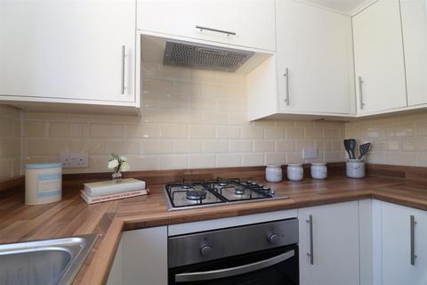 3 bedroom terraced house to rent, Earnsdale Road, Darwen, BB3 1HS