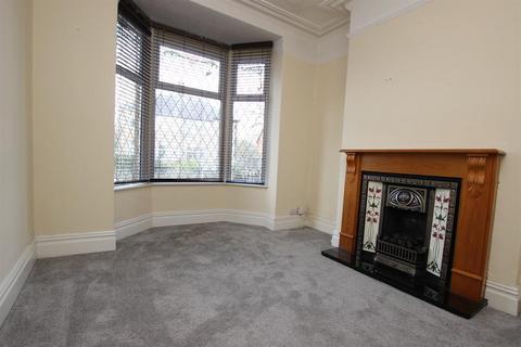 3 bedroom terraced house to rent, Earnsdale Road, Darwen, BB3 1HS
