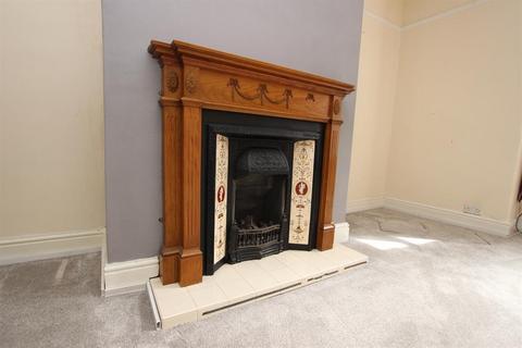 3 bedroom terraced house to rent, Earnsdale Road, Darwen, BB3 1HS
