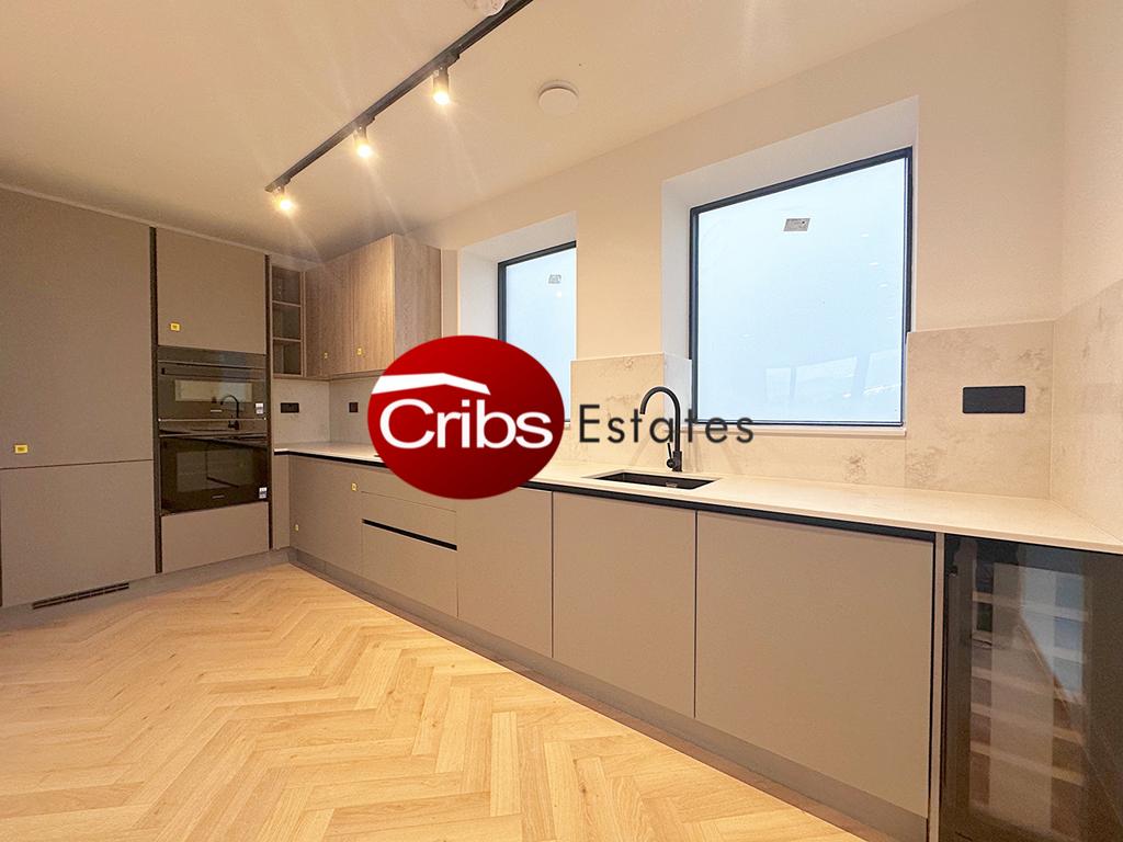 2 Bedroom Flat to Rent in SW20