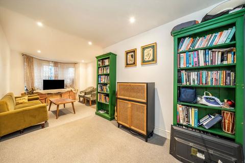 3 bedroom semi-detached house for sale, Oak Avenue, Hampton TW12