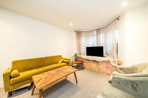 3 bedroom semi-detached house for sale, Oak Avenue, Hampton TW12