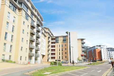 2 bedroom flat to rent, St James Quay, Brewery Wharf, Leeds, UK, LS10