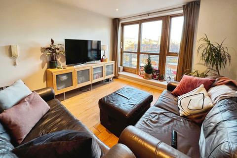 2 bedroom flat to rent, St James Quay, Brewery Wharf, Leeds, UK, LS10