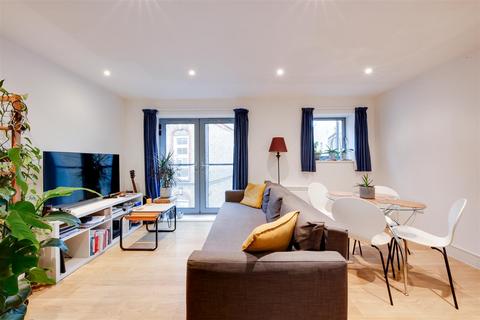 1 bedroom apartment for sale, Salmon Lane, London