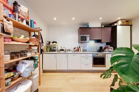 1 bedroom apartment for sale, Salmon Lane, London
