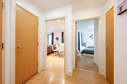 1 bedroom apartment for sale, Salmon Lane, London