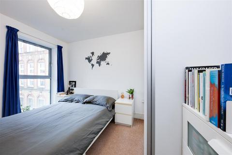 1 bedroom apartment for sale, Salmon Lane, London