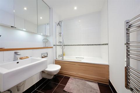 1 bedroom apartment for sale, Salmon Lane, London