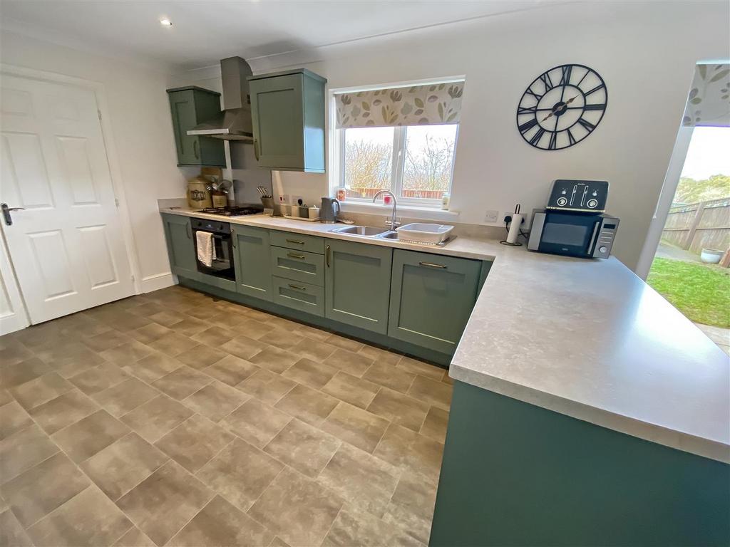 Kitchen (2).jpg