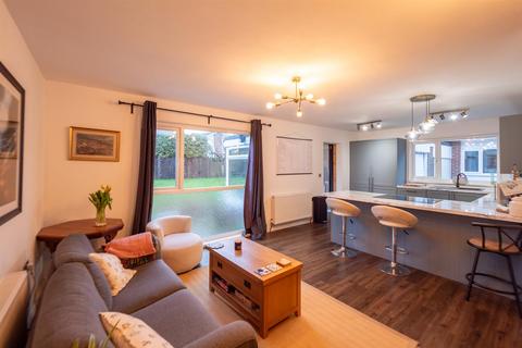 4 bedroom detached bungalow for sale, Offerton Close, South Hylton, Sunderland