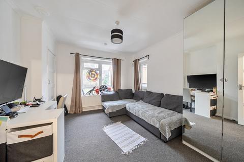 3 bedroom flat for sale, Larkfield Close, Hayes, BR2
