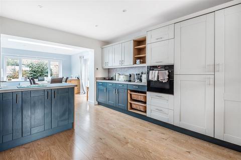 4 bedroom detached house to rent, Bapton Close, Exmouth