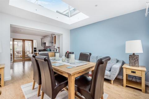 4 bedroom detached house to rent, Bapton Close, Exmouth