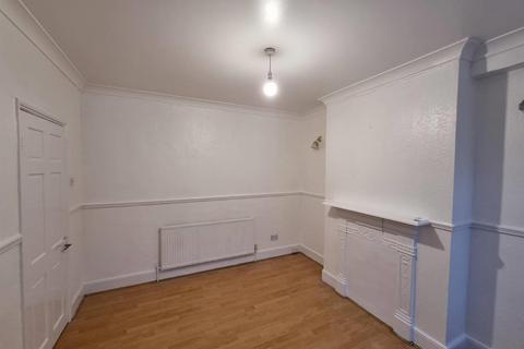 2 bedroom terraced house to rent, Pemdevon Road, Croydon