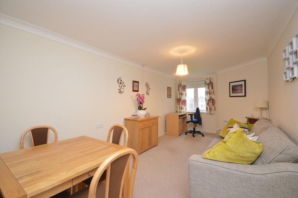 Bedroom / Dining