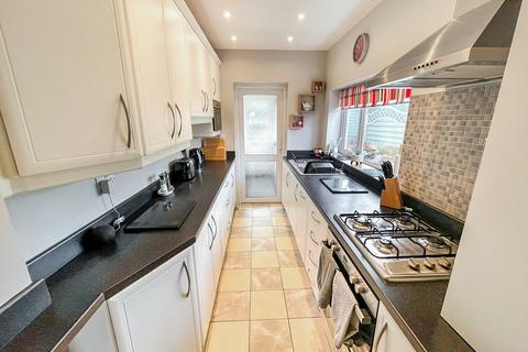 3 bedroom semi-detached house for sale, Wentworth Road, Overslade, Rugby, CV22