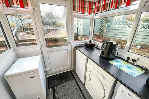 3 bedroom semi-detached house for sale, Wentworth Road, Overslade, Rugby, CV22