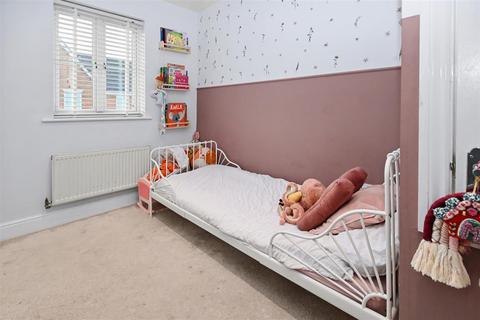 3 bedroom semi-detached house for sale, Jasmine Close, Canvey Island SS8