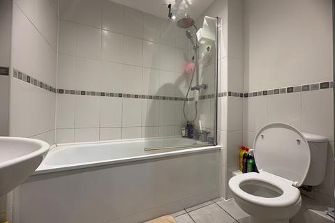 1 bedroom flat to rent, Lanadron Close, Isleworth TW7