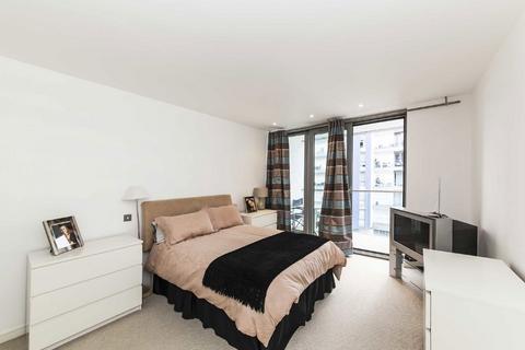 3 bedroom flat to rent, Eastfields Avenue, London SW18