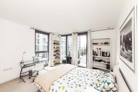 3 bedroom flat to rent, Eastfields Avenue, London SW18