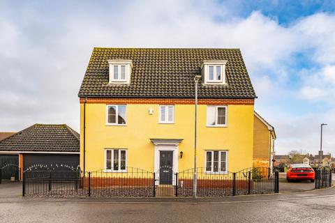 6 bedroom detached house for sale, Kishorn Way, Attleborough