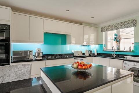 6 bedroom detached house for sale, Kishorn Way, Attleborough