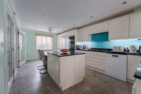 6 bedroom detached house for sale, Kishorn Way, Attleborough
