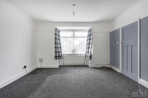 4 bedroom semi-detached house for sale, Chestnut Avenue, Grays