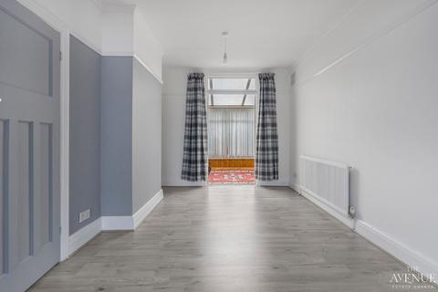 4 bedroom semi-detached house for sale, Chestnut Avenue, Grays