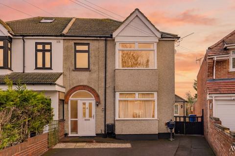 4 bedroom semi-detached house for sale, Chestnut Avenue, Grays