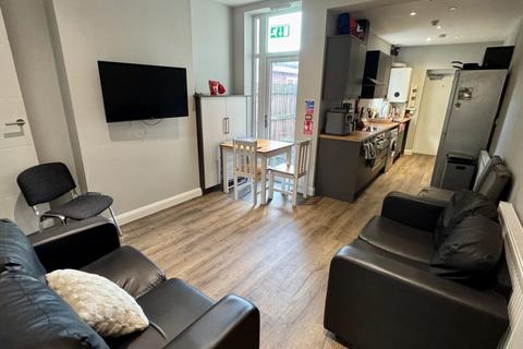 4 bedroom terraced house to rent, Wordsworth Road, Leicester LE2