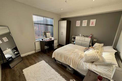 4 bedroom terraced house to rent, Wordsworth Road, Leicester LE2