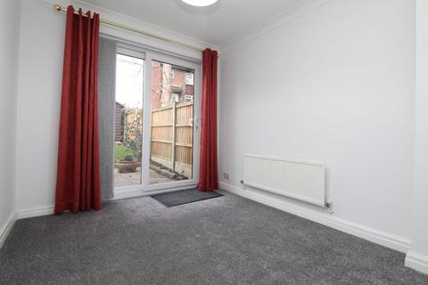 3 bedroom terraced house to rent, Fox Gardens, Lymm