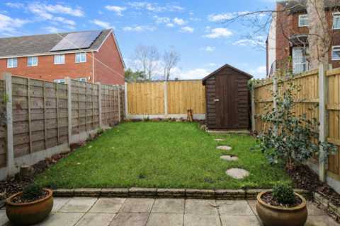 3 bedroom terraced house to rent, Fox Gardens, Lymm