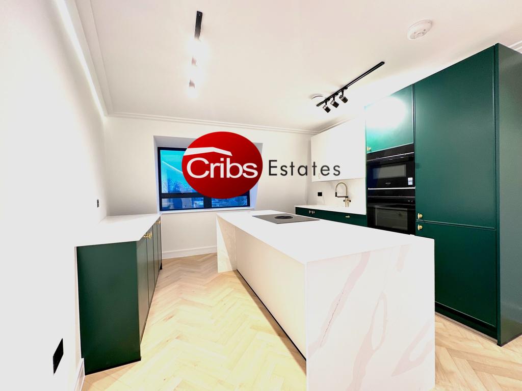 3 Bedroom Flat to Rent in SW20