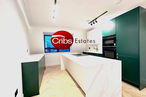 3 bedroom flat to rent, London, SW20