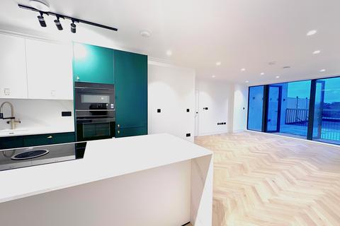 3 bedroom flat to rent, London, SW20