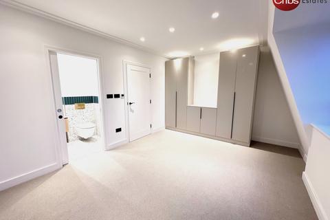 3 bedroom flat to rent, London, SW20