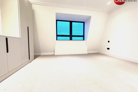 3 bedroom flat to rent, London, SW20