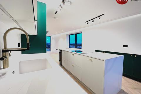3 bedroom flat to rent, London, SW20