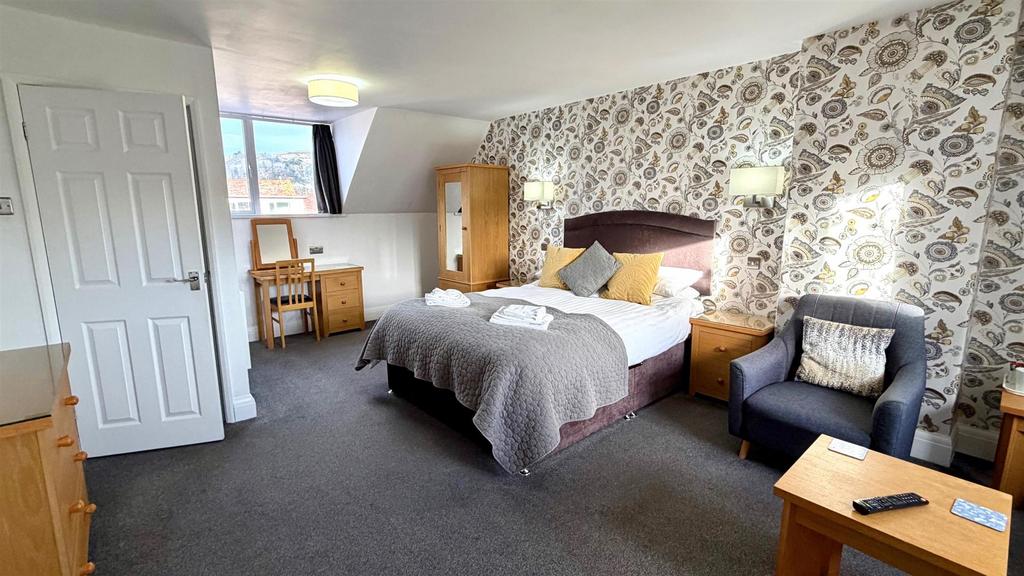 Guest bedroom 7