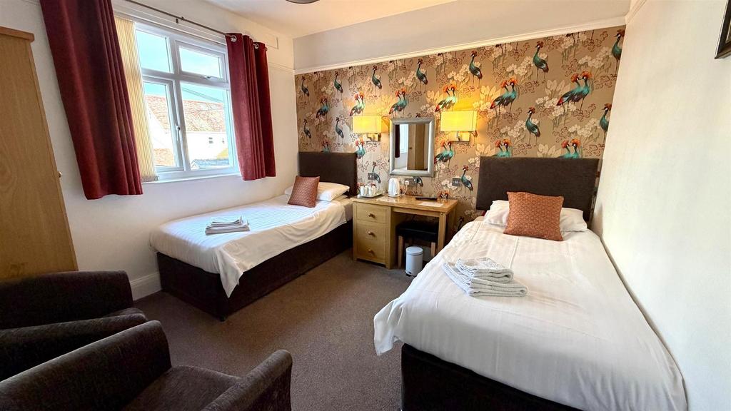 Guest bedroom 2