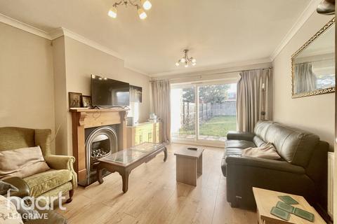 2 bedroom bungalow for sale, Pynders Lane, Dunstable