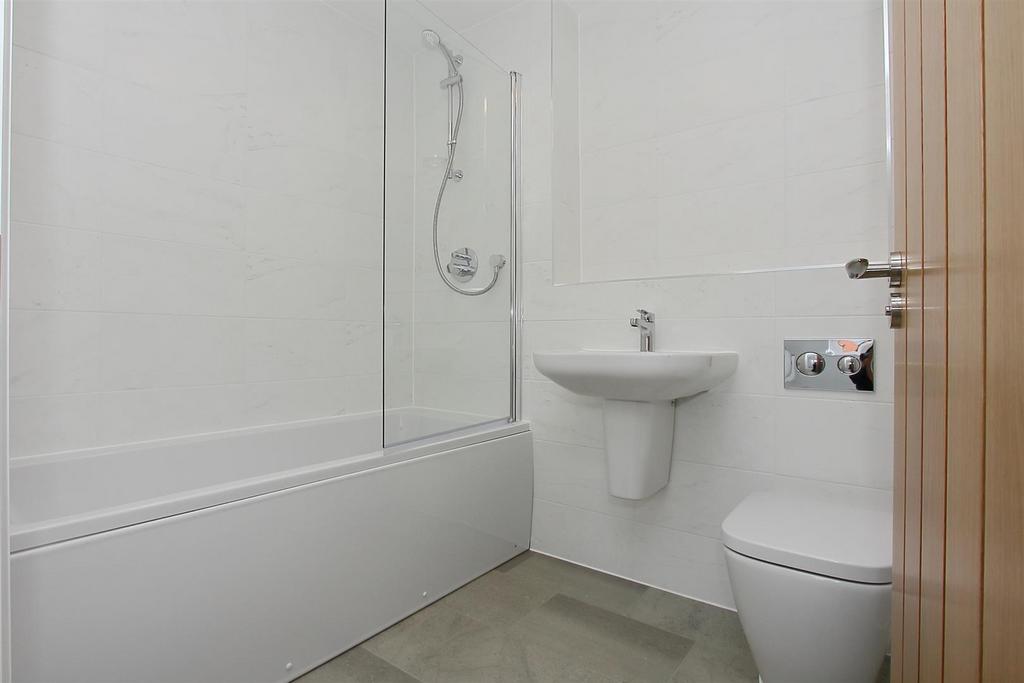 11 Lawrence Close (18).jpg