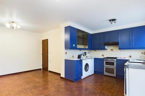 3 bedroom semi-detached house to rent, Killowen Avenue, Northolt UB5