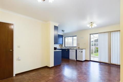 3 bedroom semi-detached house to rent, Killowen Avenue, Northolt UB5