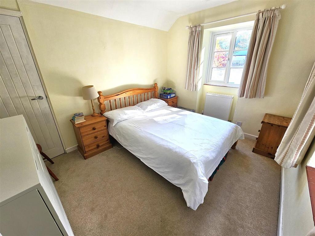 Bedroom 1.jpg